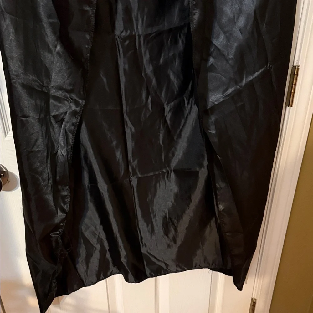 Elegant Black Cape with hood - Picture 3 of 5
